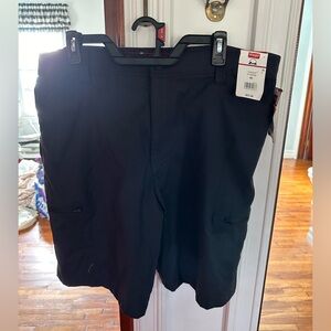 Black Wrangler Performance Cargo Shorts Size 40